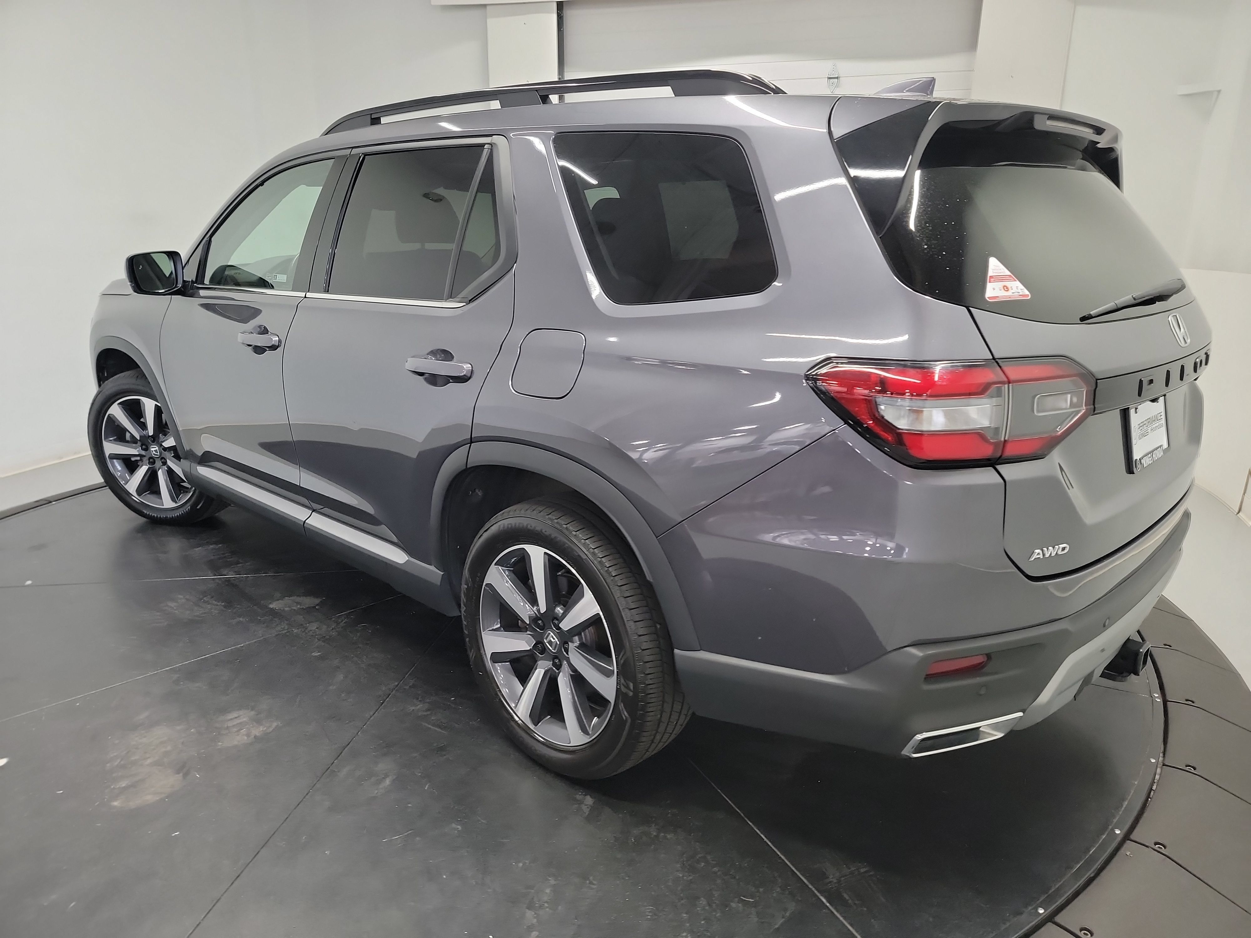 Certified 2025 Honda Pilot Touring image 6