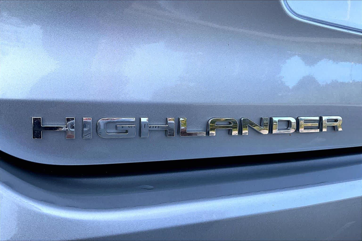 Used 2023 Toyota Highlander L FWD image 32