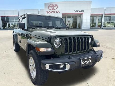 Used 2022 Jeep Gladiator Sport AWD/4WD image 2
