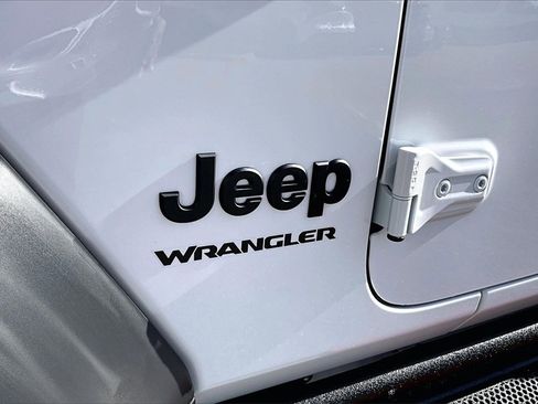 Used 2022 Jeep Wrangler Sport image 24