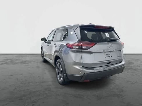 Used 2024 Nissan Rogue SV AWD/4WD image 2