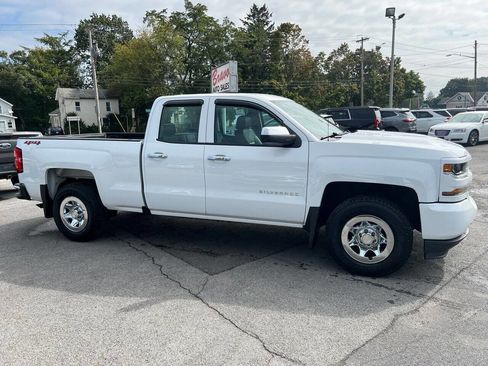 Used 2018 Chevrolet Silverado 1500 W/T w/ Trailering Package image 6