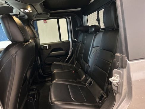 Used 2020 Jeep Gladiator Overland image 14