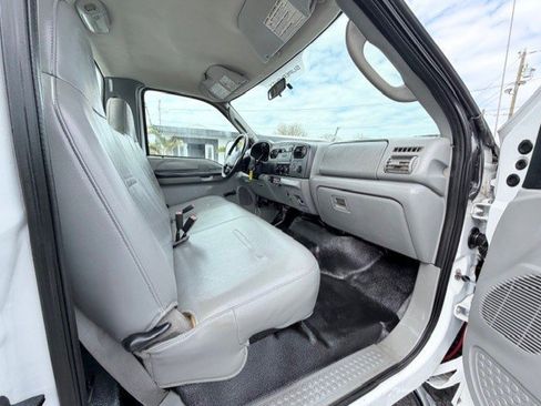 Used 2006 Ford F350 XL image 19