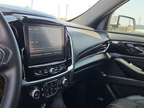Used 2023 Chevrolet Traverse RS AWD/4WD image 17