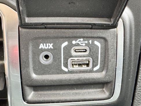 Used 2022 Jeep Gladiator Overland w/ Popular Equipment Package AWD/4WD image 26