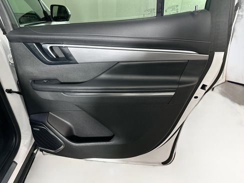 Used 2025 Buick Enclave Preferred image 32