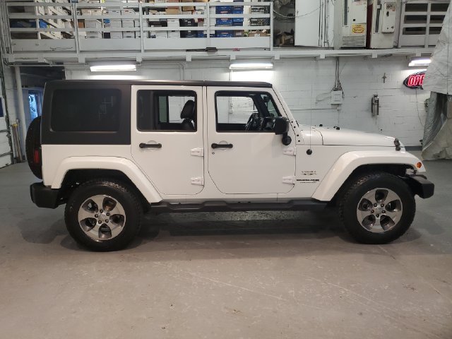 Used 2018 Jeep Wrangler Unlimited Sahara w/ Connectivity Group AWD/4WD image 8