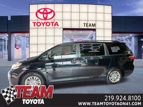 Used 2017 Toyota Sienna XLE Premium FWD image 1