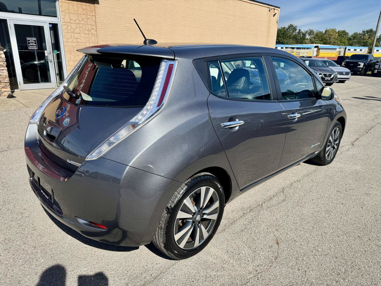 Used 2016 Nissan Leaf SL w/ Premium Package FWD image 5