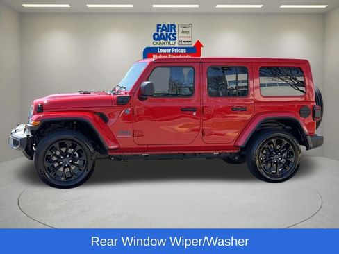 Used 2025 Jeep Wrangler Unlimited Sahara w/ Safety Group image 12