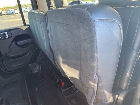 Used 2023 Jeep Gladiator Sport image 40