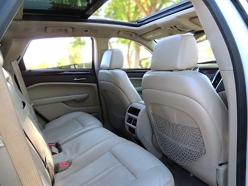 Used 2011 Cadillac SRX Luxury FWD image 23