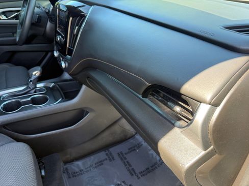Used 2021 Chevrolet Traverse LS image 33