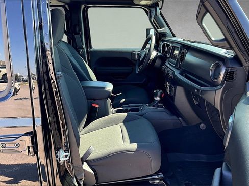 Used 2023 Jeep Gladiator Sport image 7