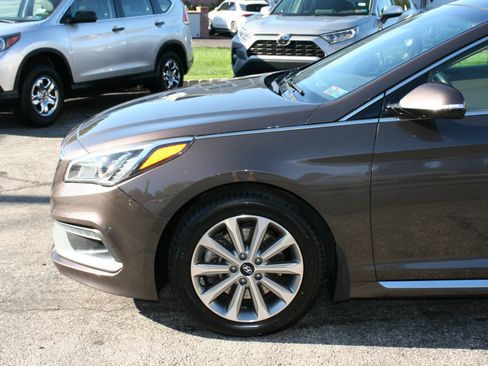 Used 2016 Hyundai Sonata Limited w/ Option Group 05 FWD image 12