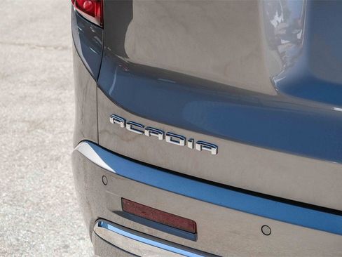 Used 2022 GMC Acadia Denali w/ Denali Ultimate Package image 8