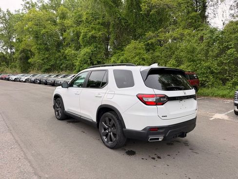 Used 2023 Honda Pilot Sport image 6