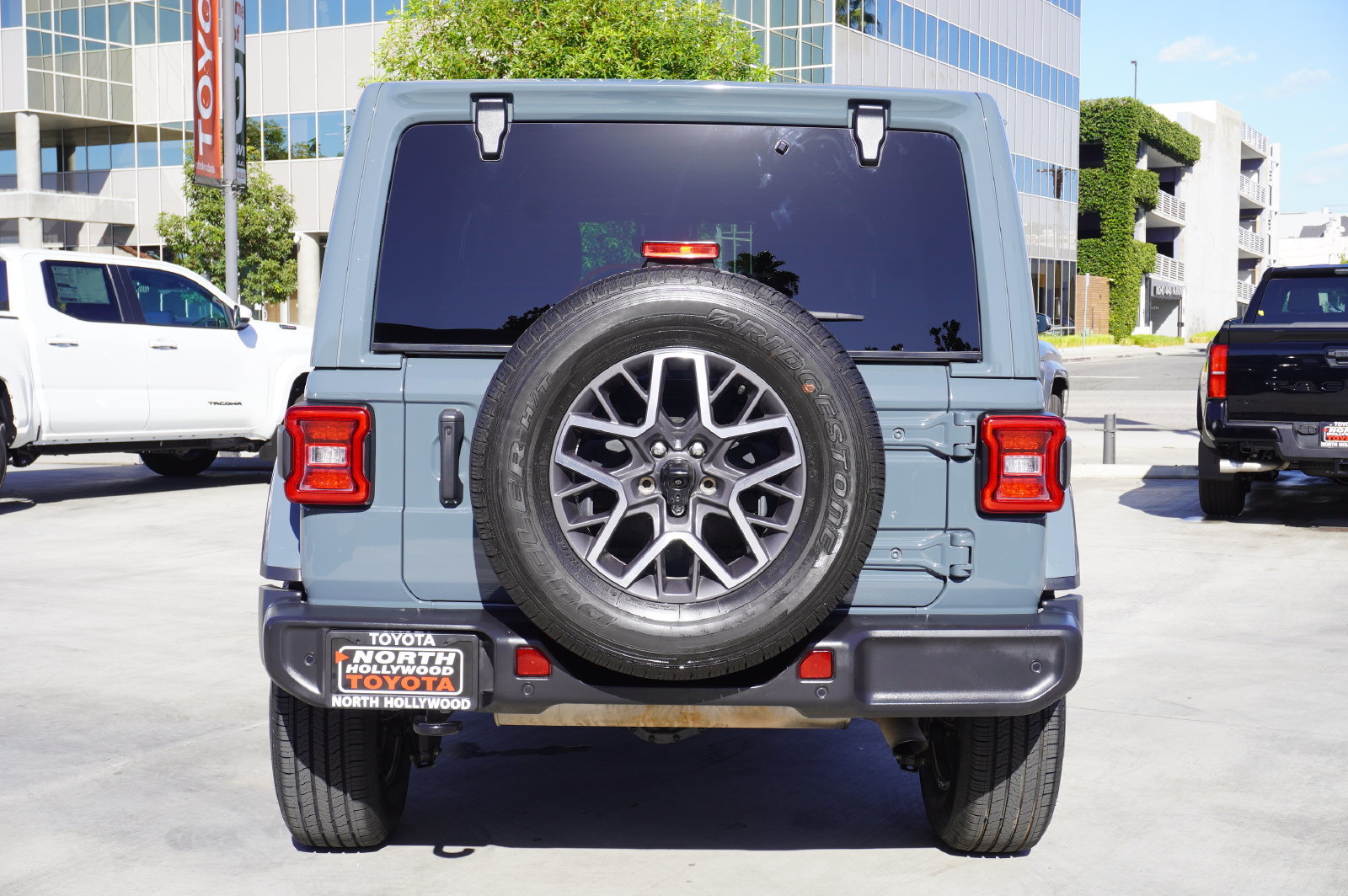 Used 2024 Jeep Wrangler Unlimited Sahara w/ Technology Group AWD/4WD image 6