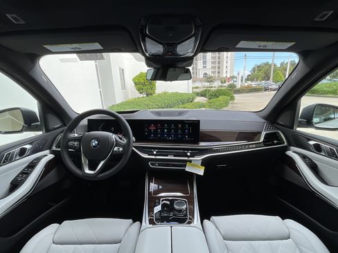 New 2026 BMW X5 sDrive40i image 12
