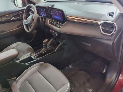 Used 2025 Chevrolet TrailBlazer LT AWD/4WD image 25