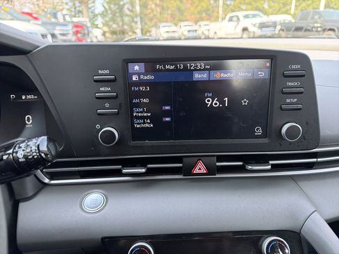 Used 2023 Hyundai Elantra SEL image 23