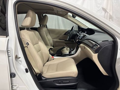 Used 2017 Honda Accord Touring image 15