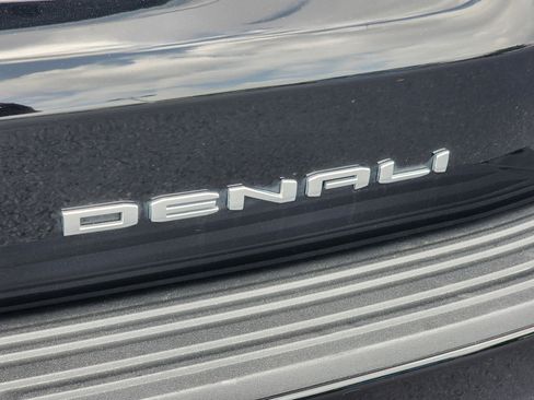 Used 2024 GMC Yukon XL Denali image 12