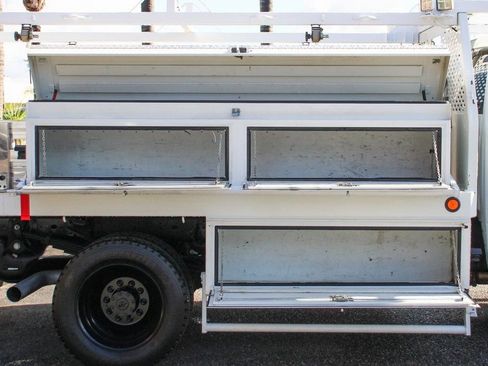 Used 2022 RAM 5500 Tradesman w/ Chrome Appearance Group AWD/4WD image 6