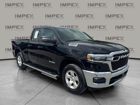 Used 2025 RAM 1500 Big Horn AWD/4WD image 4