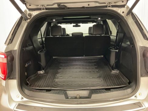 Used 2018 Ford Explorer Platinum image 12