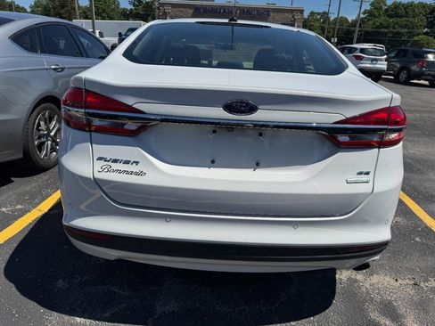 Used 2018 Ford Fusion SE w/ Fusion SE Technology Package FWD image 7