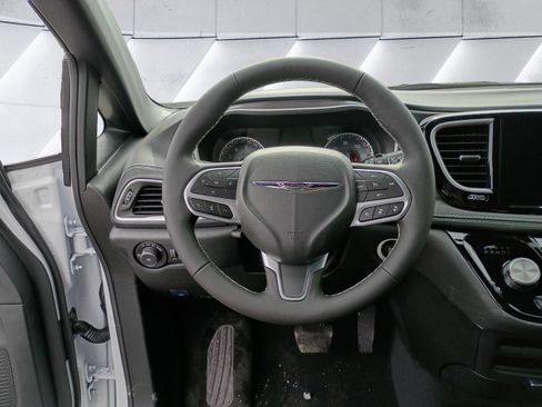New 2026 Chrysler Pacifica Select image 13