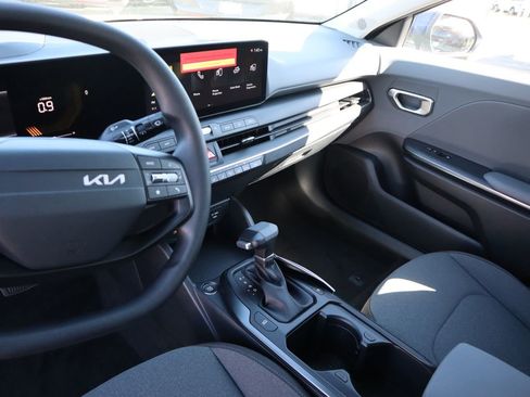 New 2025 Kia K4 LXS image 26