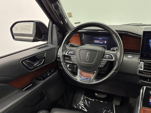 Used 2024 Lincoln Navigator Premiere image 31