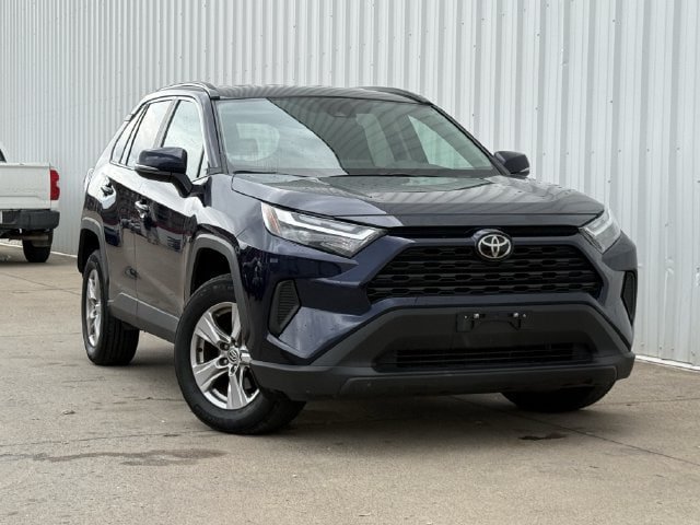 Used 2025 Toyota RAV4 XLE AWD/4WD image 2