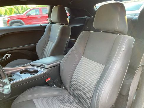 Used 2015 Dodge Challenger SXT RWD image 15