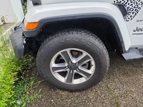 Used 2020 Jeep Wrangler Unlimited Sahara AWD/4WD image 3