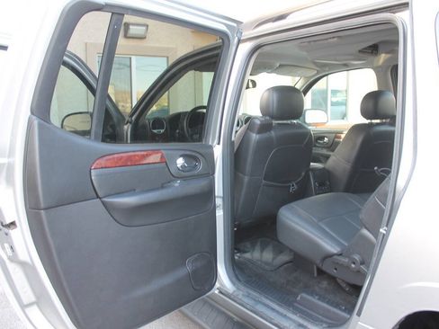 Used 2005 GMC Envoy XL SLT RWD image 17