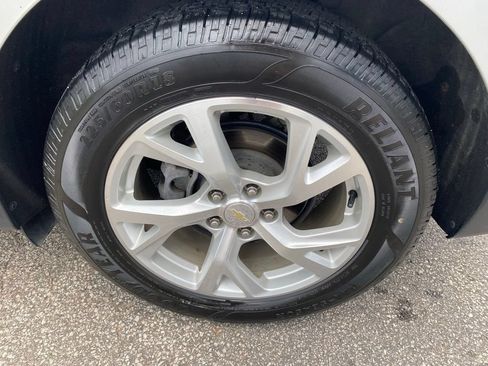 Used 2018 Chevrolet Equinox LT FWD image 30