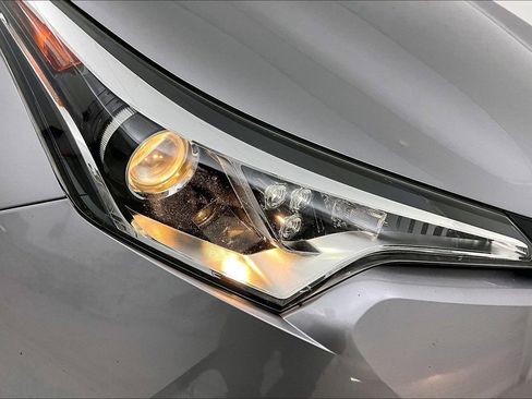 Used 2019 Toyota C-HR Limited image 34