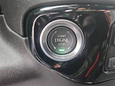 Used 2025 Chevrolet Silverado 2500 ZR2 w/ Technology Package image 17