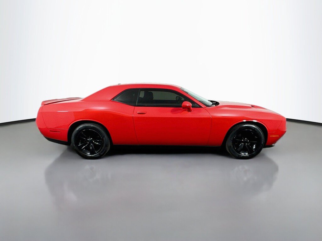 Used 2021 Dodge Challenger SXT RWD image 6