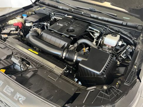Used 2022 Nissan Frontier S RWD image 11