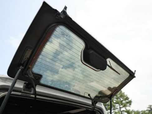 Used 2022 Jeep Wrangler Unlimited Sahara AWD/4WD image 36