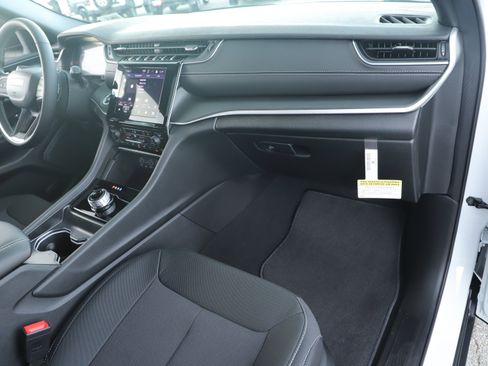 New 2025 Jeep Grand Cherokee Laredo X w/ Luxury Tech Group I image 27