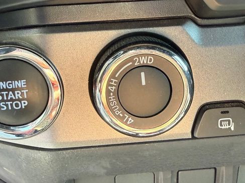 Used 2022 Toyota Tacoma TRD Off-Road AWD/4WD image 12