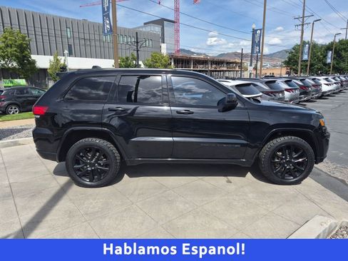 Used 2019 Jeep Grand Cherokee Altitude AWD/4WD image 2