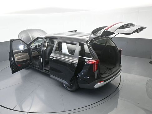 Used 2025 Kia Carnival image 64