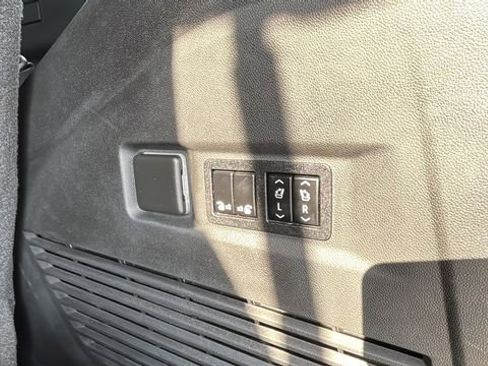 Used 2021 Chevrolet Tahoe Premier w/ Premium Package image 38